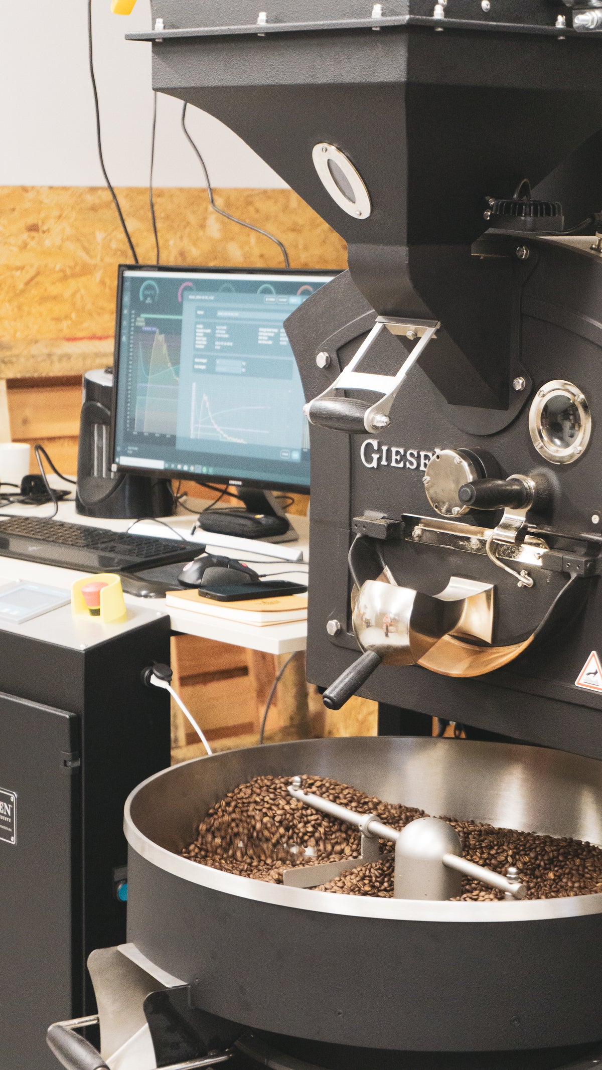 Roasting coffee for online and wholesale orders at Ómra