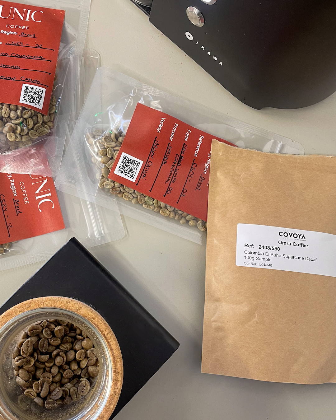 Coffee samples from Brazil and Colombia being evaluated at Ómra